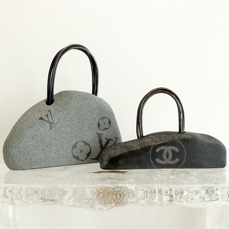 <br><b style="font-size:20px;">양문기 / LUXURY STONE 2106</b><br>28 x 5 x 26 cm<br>NATIVE STONE FROM KOREA, STEEL<br>2023<br><br><b style="font-size:20px;">LUXURY STONE 2205 #1</b><br>26 x 6 x 17 cm<br>NATIVE STONE FROM KOREA, STEEL<br>2022