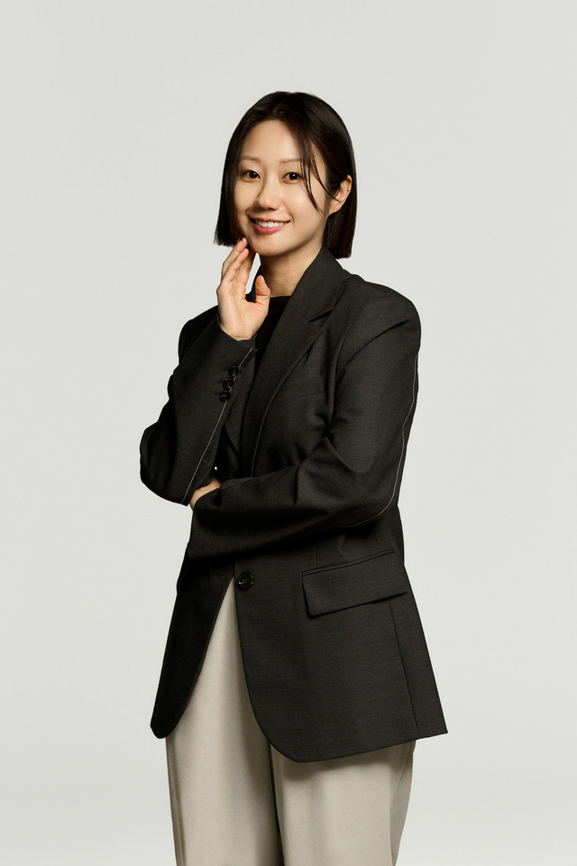 <span style="font-weight:bold;">Bella Lee</span><br>Editorial Design Expert</span><br><br>Postdesign</span><br>Daejeon Univ, Calligraphy Dept.<span class="area">