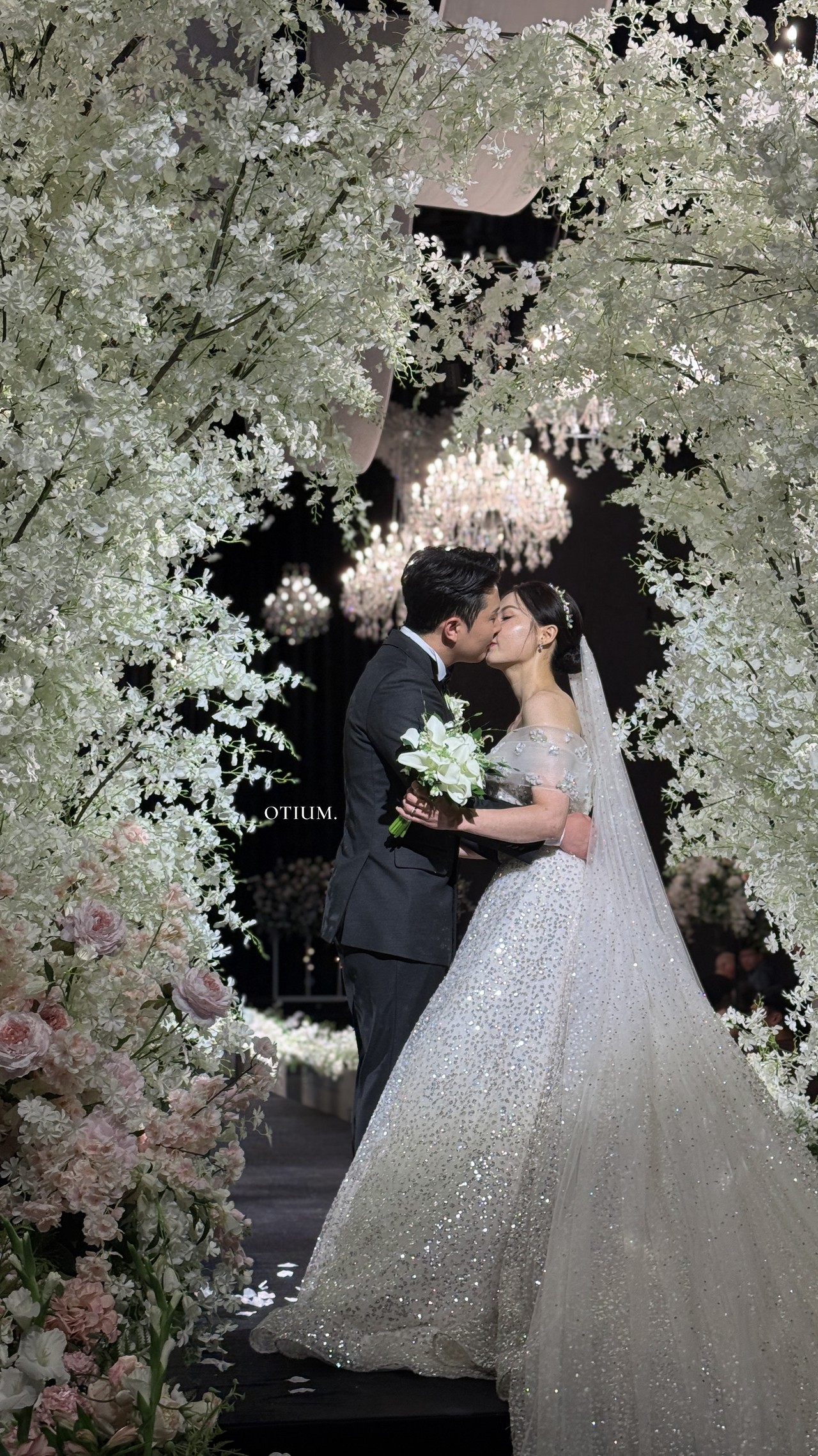 <p style="text-align:left; font-size:16px; margin-top:26px;">Sunshine Hotel 대전 선샤인 호텔<br><span style="color:#666;">Grand Ballroom Hall 그랜드볼룸홀</span></p>