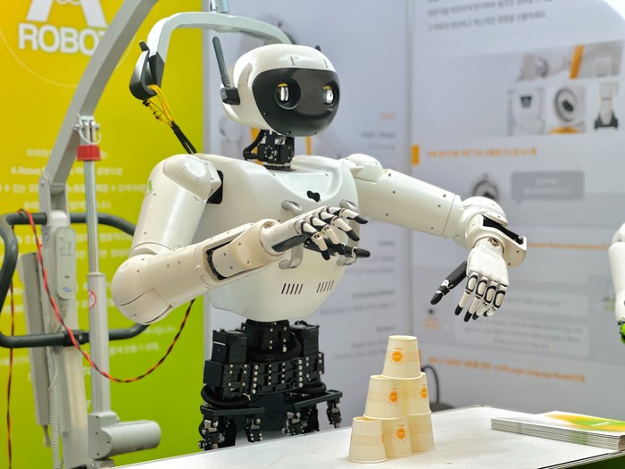 AeiROBOT