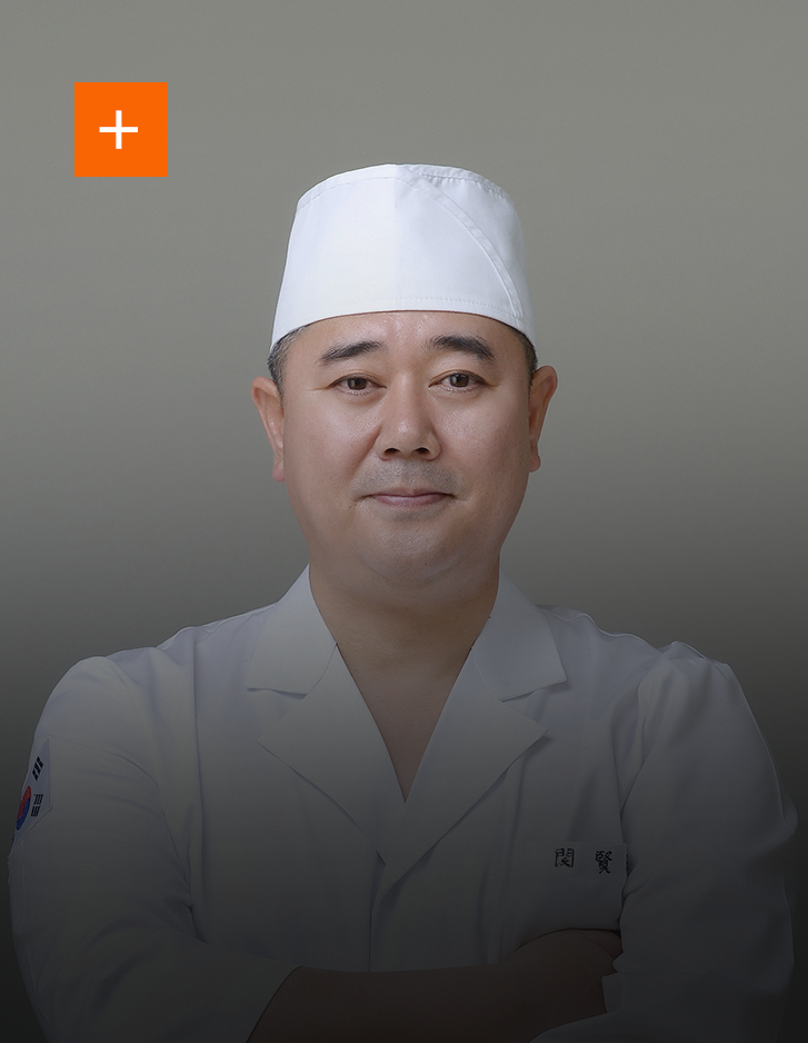<p style="letter-spacing: -0.7px; color: white; line-height: 1.4;">   <span style="font-size: 24px; font-weight: 700;">   민현택   </span> </p>