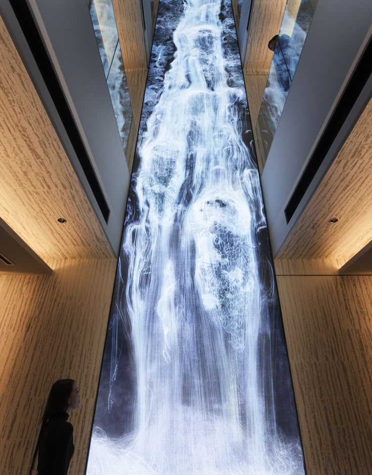 Virtual Reality-Based Immersive Media in the Lobby