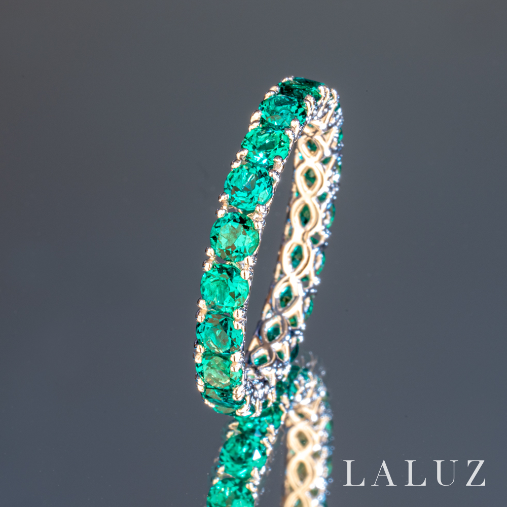 Signature Byron Emerald Eternity Ring 바이런 에메랄드 시그니처 이터니티 반지 : Laluz