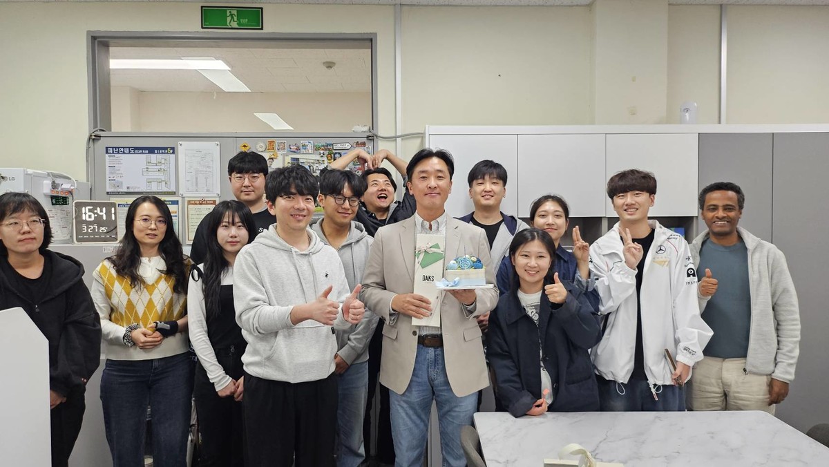 2025 Happy Birthday Professor! : BEM Lab. | 연세대학교 건축환경재료연구실
