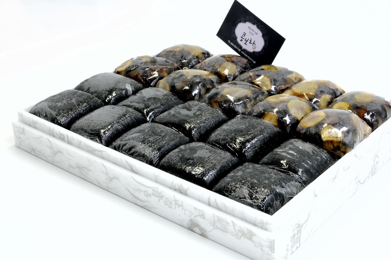 <p style="text-align:left; font-size:16px; margin-top:26px;">흑임자영양떡반반선물세트(중)<br><span style="color:#666;">\ 110,000</span></p>