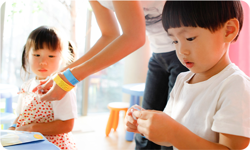 <p style="padding-left : 10px"; >이미지컷</p>
