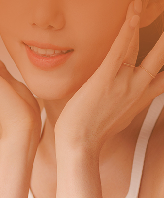 <p style="font-weight: 700;">피부 탄력과<br>   광채</p>