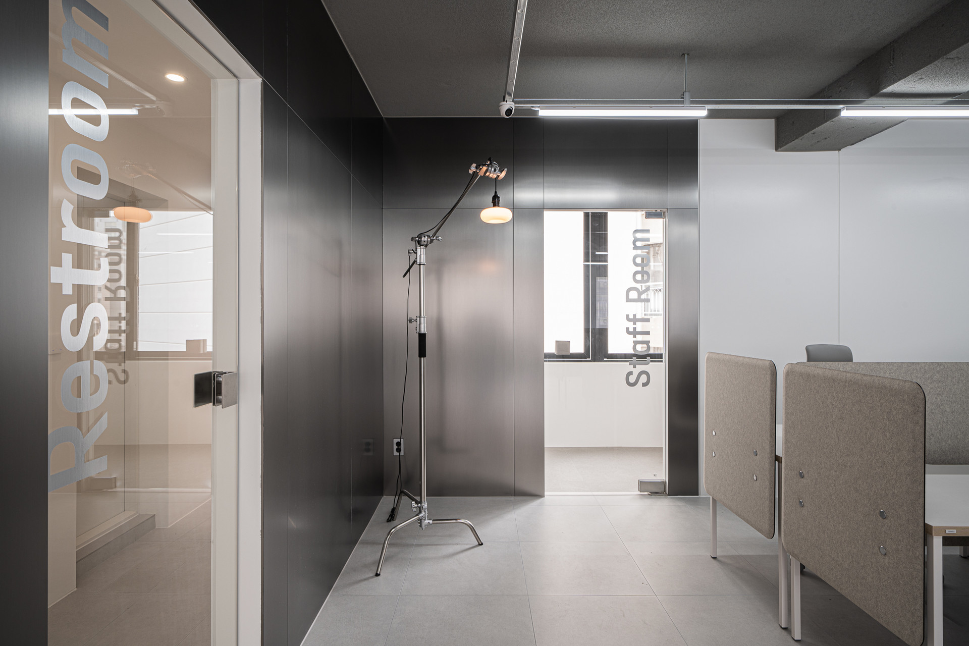Office. WOORIMEDIA