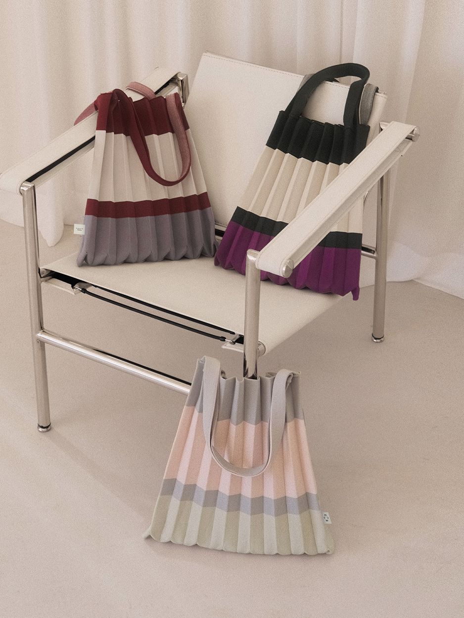 Shoulder Bag Pink Grey : PLEATSMAMA: Sustainable Knit Pleats Bag