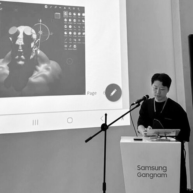 <p style="text-align:center; font-size:18px; margin-top:18px; line-height:1.2;">          <span style="color:#f4a82c;">3D Artist.  댕작가<br></span>