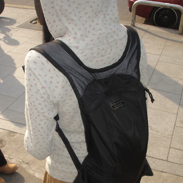 MESH MOUNTAINEERING BACKPACK (BLACK) : THE MUSEUM VISITOR