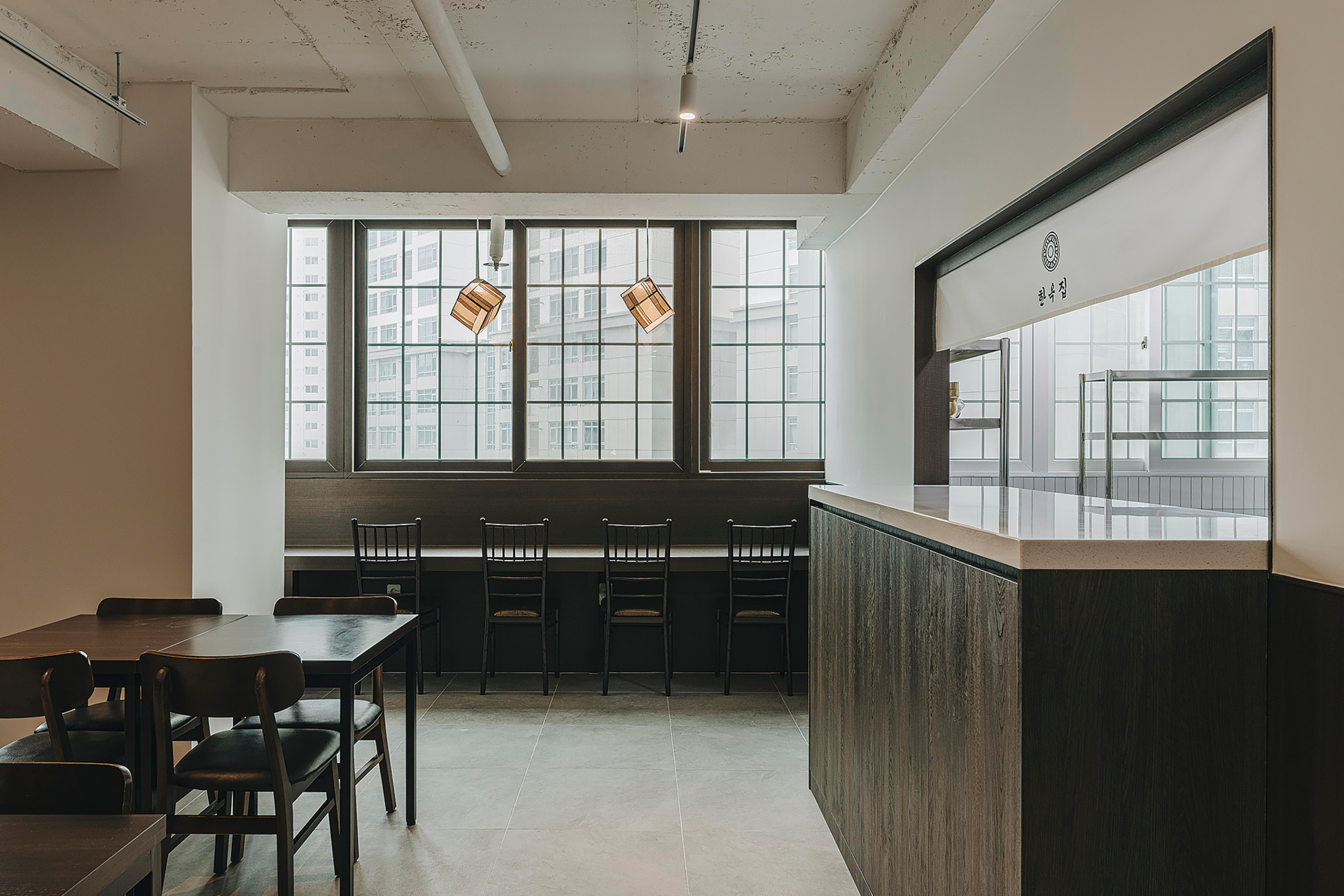 Restaurant. 한옥집