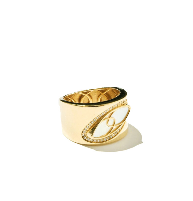 <p style="text-align:center; font-size:16px; margin-top:26px;">Aura Visva Ring<br><span style="color:#666;">₩ 3,370,000</span></p>