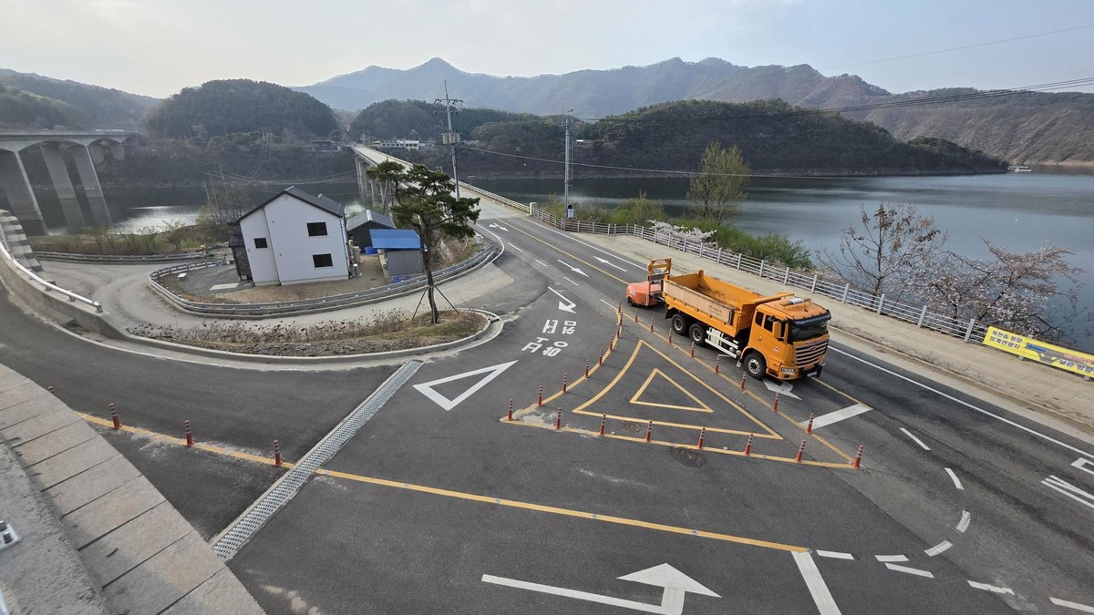 [Chungbuk Okcheon] A house in the middle of the road : ART SPACE of ...