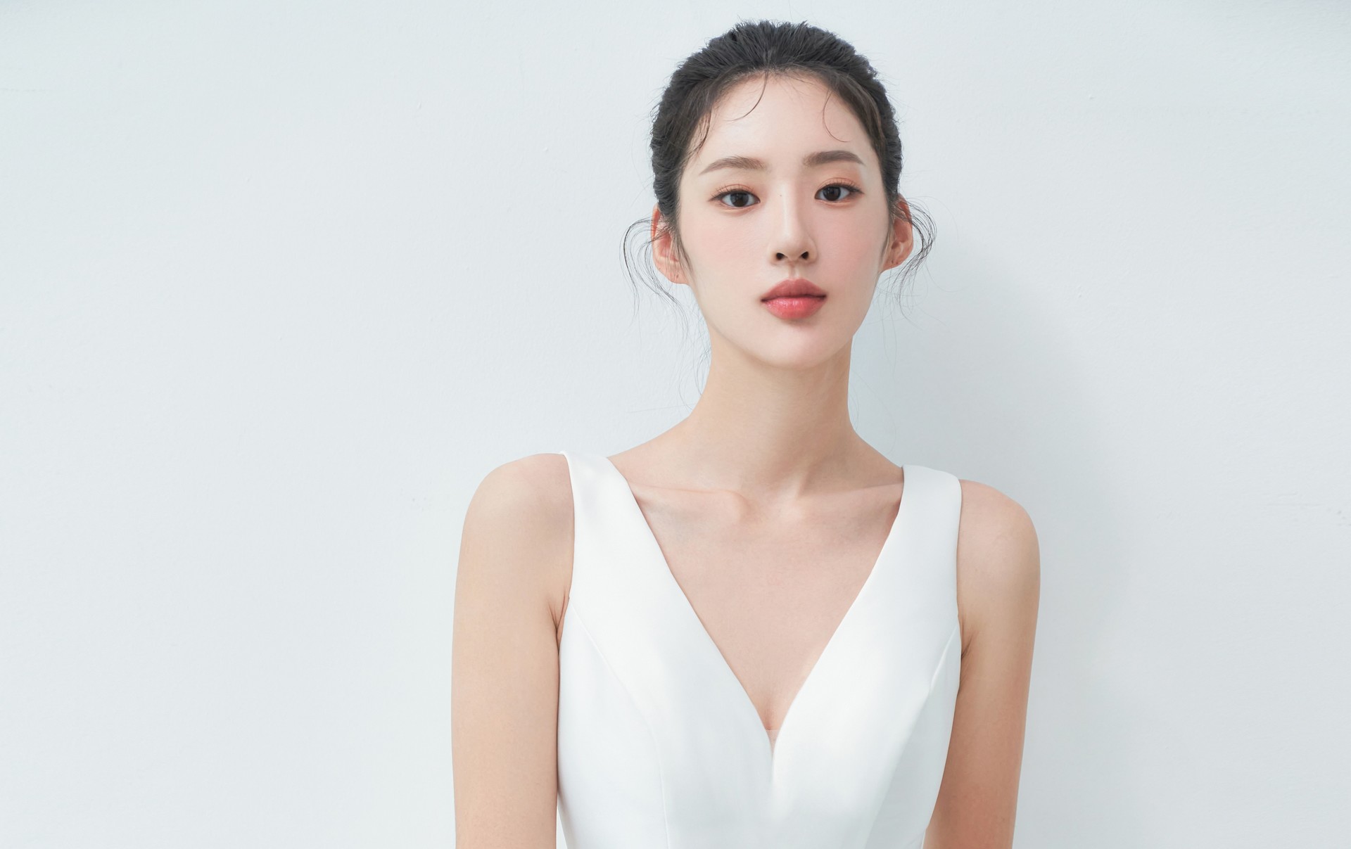 <p style="text-align: center; line-height: 1;"><span style="font-size: 30px; font-family: 'PT Sans', sans-serif; !important;">SERVICES</span></p>  <p style="text-align: center; line-height: 1;"><span style="font-size: 50px; font-weight: 500;">헤어 & 메이크업</span></p>