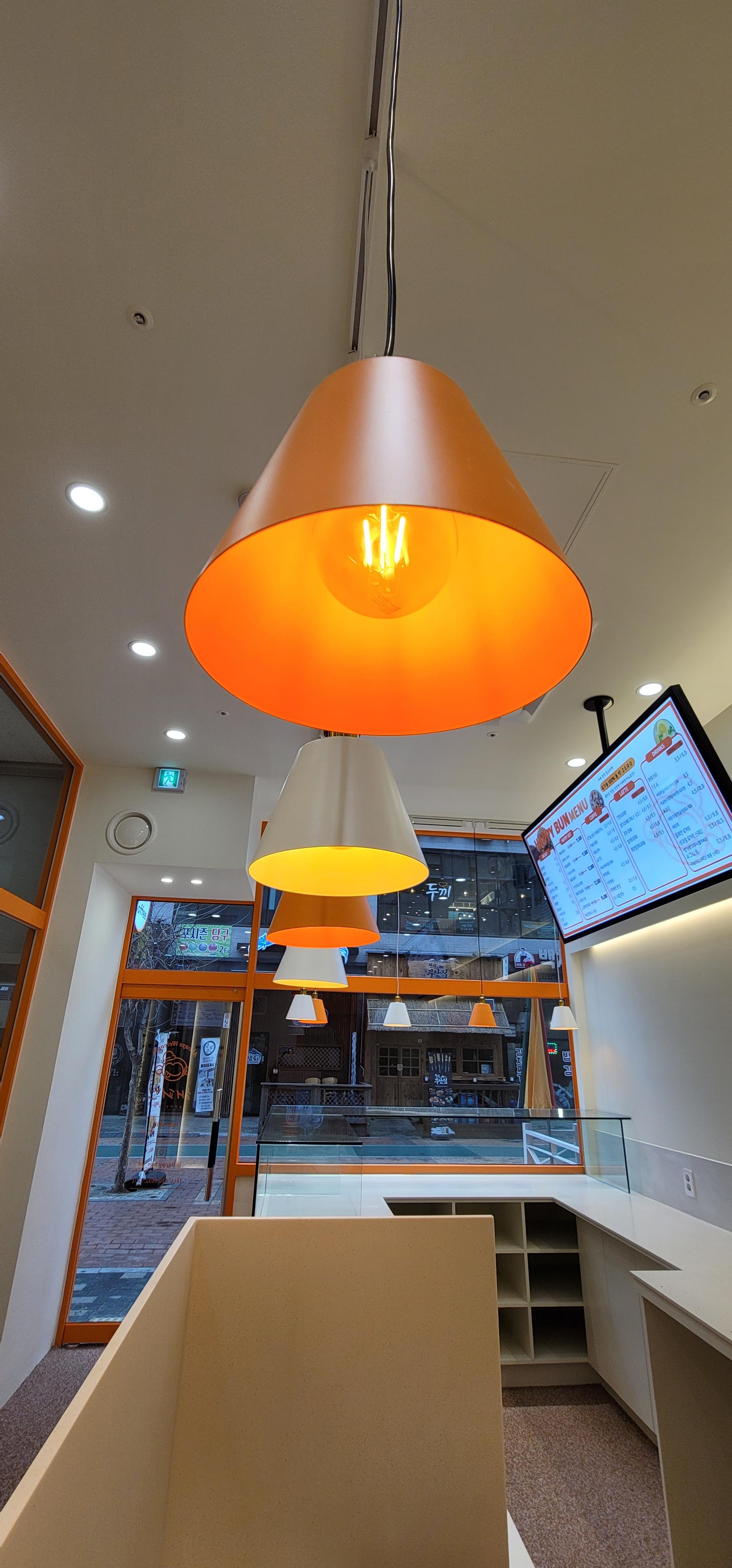 오렌지빛카페,따뜻한카페,모카번전문점,해피번모카번 ,테이크아웃빵집,오렌지톤인테리어,소형카페디자인