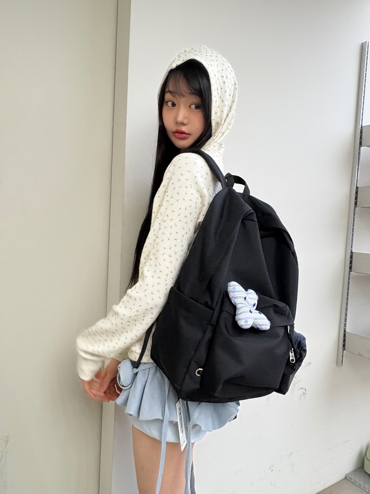 【THE MUSEUM VISITOR】 FLOWER BROOCH BACKPACK /追跡付 FLOWER BROOCH BACKPACK : THE MUSEUM VISITOR
