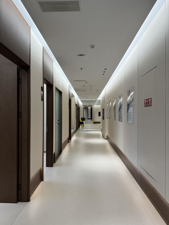 <p style="text-align:left; font-size:16px; margin-top:26px;">POCELAIN<br><span style="color:#666;">₩ 60,000</span></p>