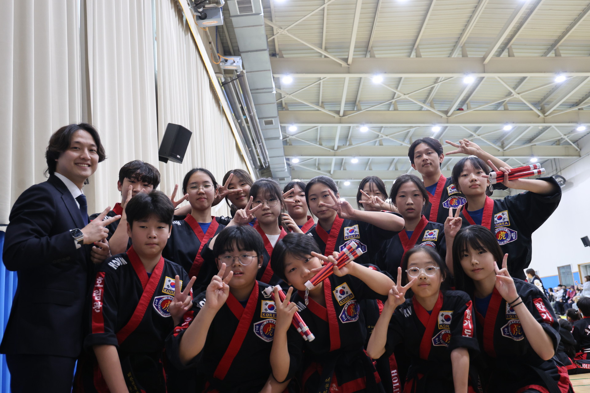 <h2 style="text-align: center;">   <strong>     합기도로 함께 호흡하고, <br>     배우며 모두가 합기도로 하나 되는 세상을 꿈꿉니다.   </strong> </h2>