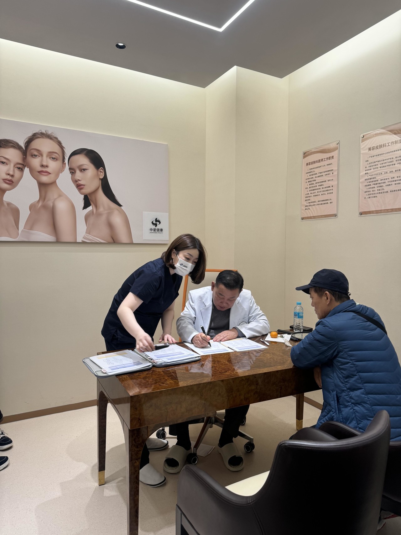 <p style="text-align:left; font-size:16px; margin-top:26px;">RAKU CLAY<br><span style="color:#666;">₩ 120,000</span></p>