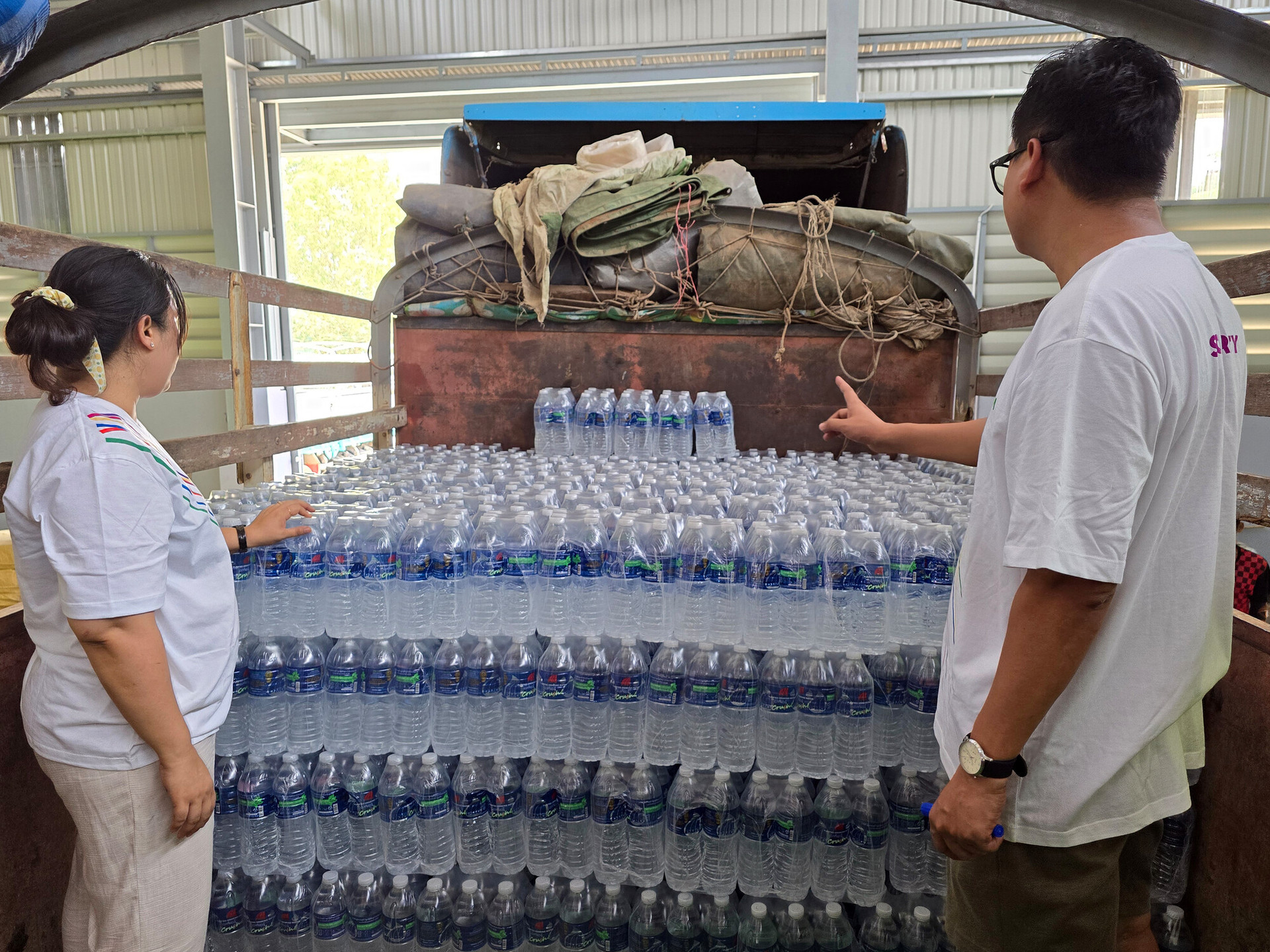 <span class="Caption_font" style="font-size:14px; color:#545454;">미얀마 강진 피해 지역에 제공된 식수와 위생 키트. ⓒ YMO/Oxfam</span>