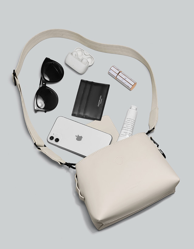 CROSSBODY
