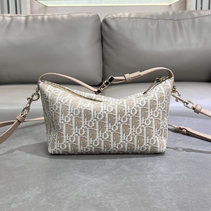 디올 트레블 노마드 미디엄 파우치