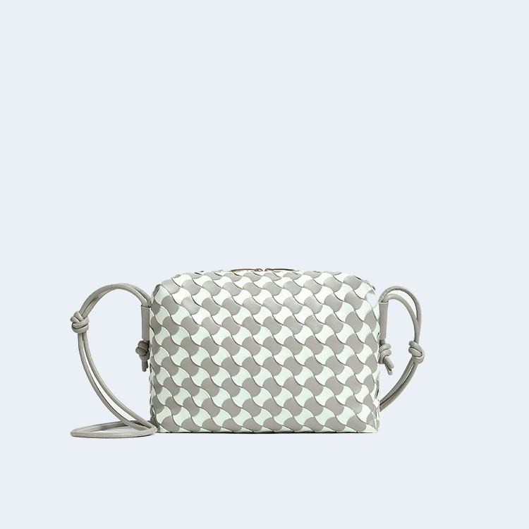 보테가 베네타 스몰 루프 카메라백 아게이트 그레이