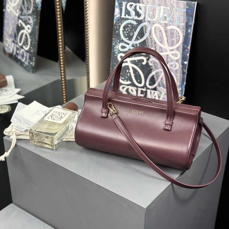 로에베 스몰 클래스프 백