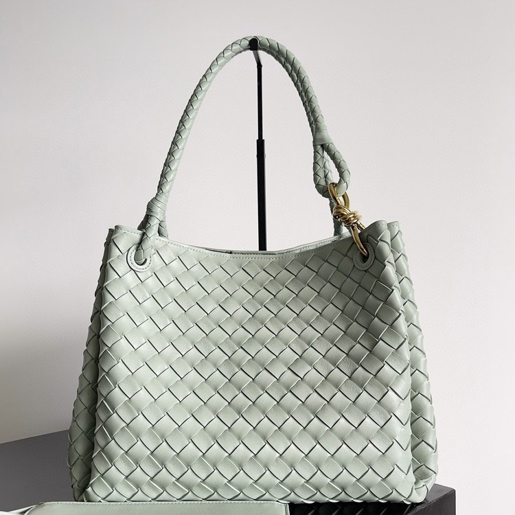 보테가 베네타 안디아모 파라슈트 라지