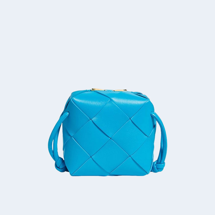 보테가 베네타 블루 미니 가죽 카메라백