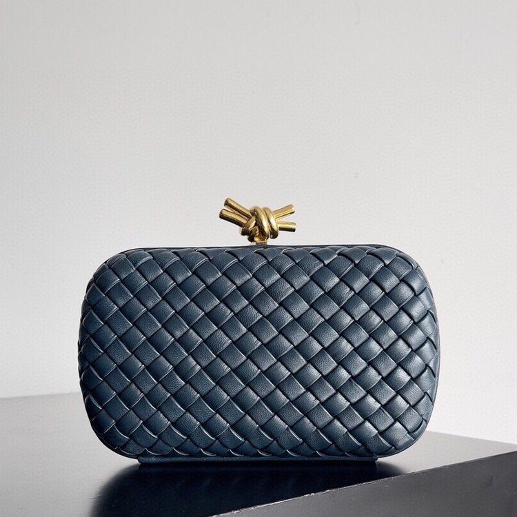 보테가 베네타 놋 클러치