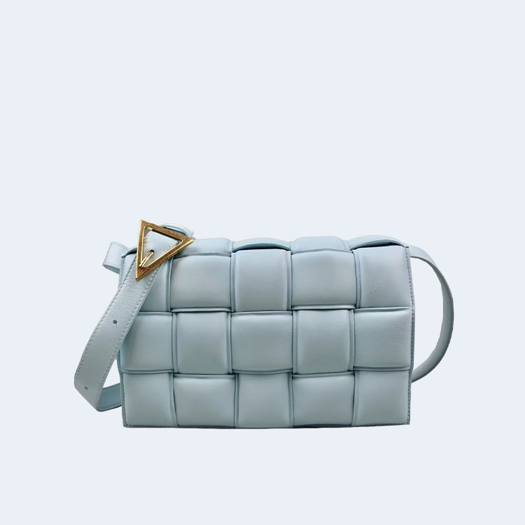 보테가 베네타 패디드 페일 블루백