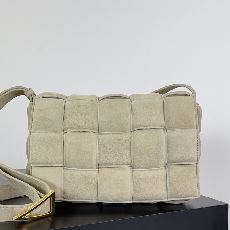 보테가 베네타 스웨이드 카세트 백