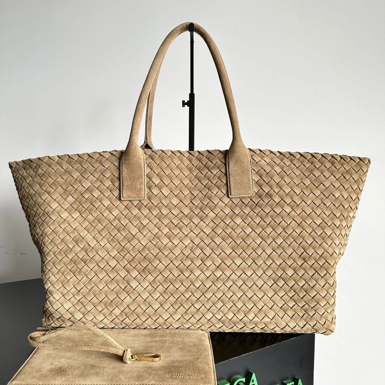 보테가 베네타 인트레치아토 스웨이드 까바 51