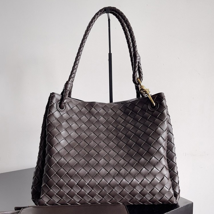 보테가 베네타 안디아모 파라슈트 라지