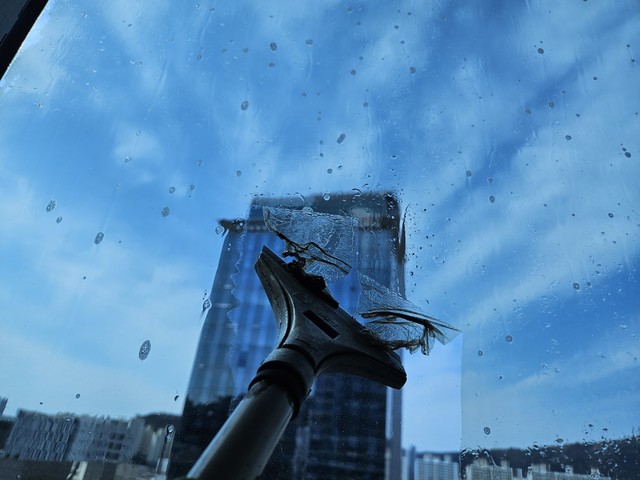 <p style="text-align:left; font-size:16px; margin-top:26px;">POCELAIN<br><span style="color:#666;">₩ 60,000</span></p>