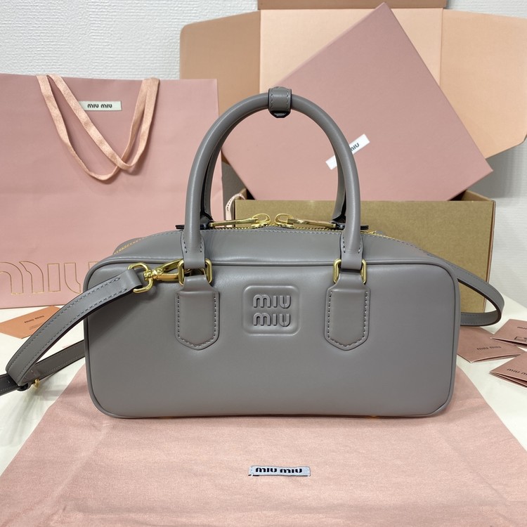 미우미우 라지 아르카디 가죽백 그레이