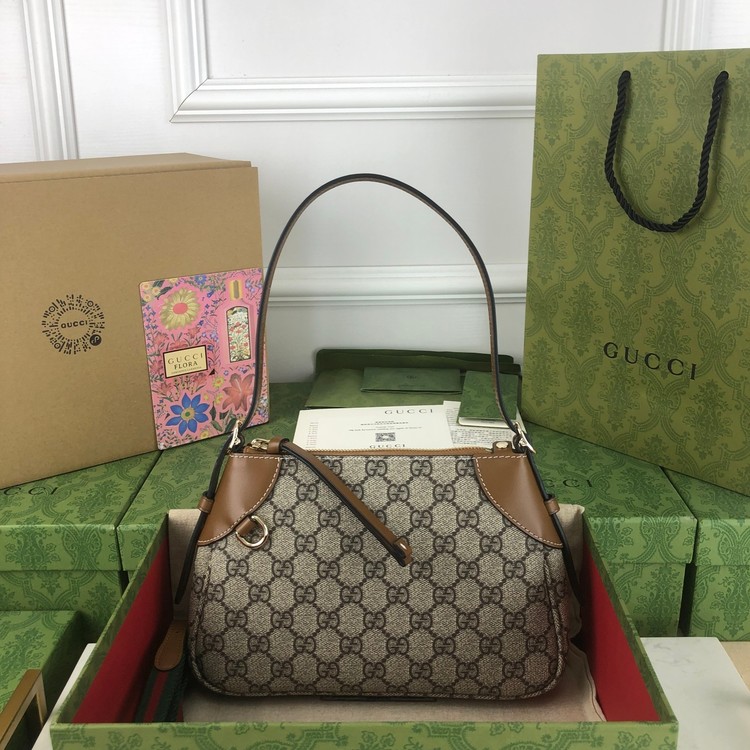 구찌 GG 엠블럼 스몰 숄더백 815218