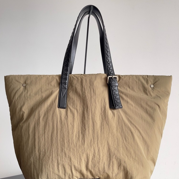 보테가 베네타 크로스로드 버클 토트