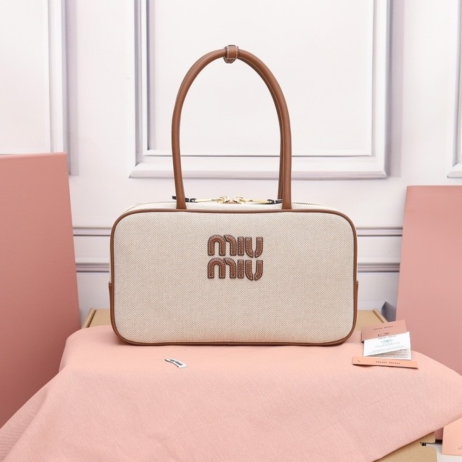 미우미우 보 가죽 탑 핸들 백  5BB172