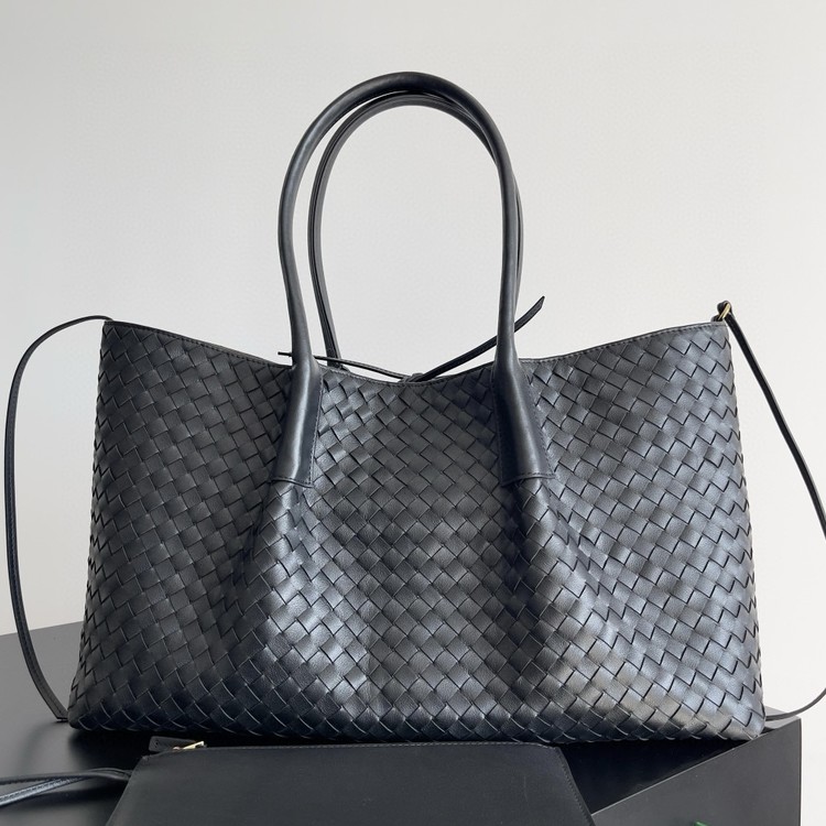 보테가 베네타  피나코테카 43