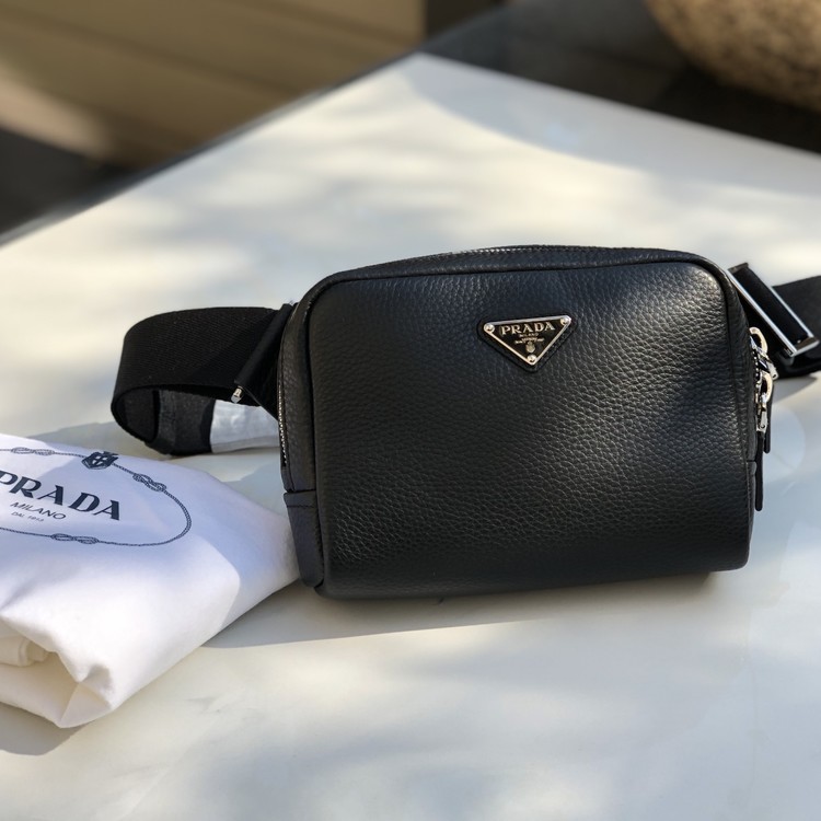 프라다 브리크 사피아노 가죽 백