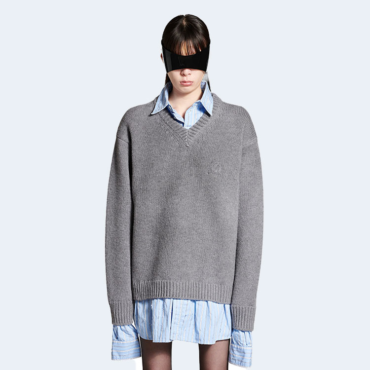 발렌시아가 레이어드 셔츠 브이넥 스웨터 그레이