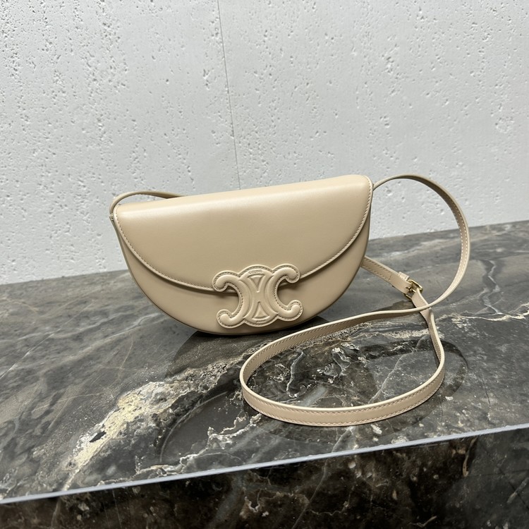 셀린느 퀴르 트리옹프 베사체 백