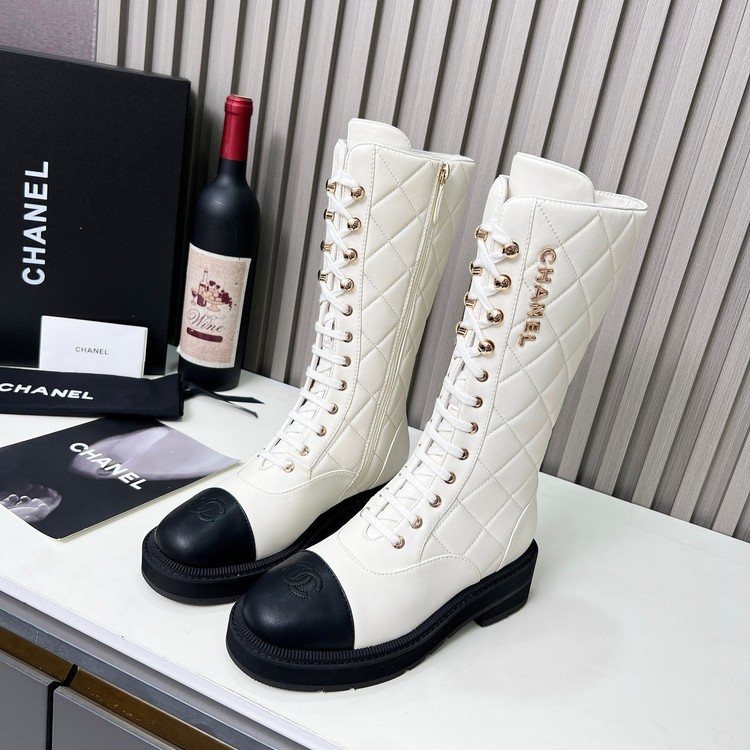 샤넬 25SS 컴뱃 퀄팅 롱부츠 화이트