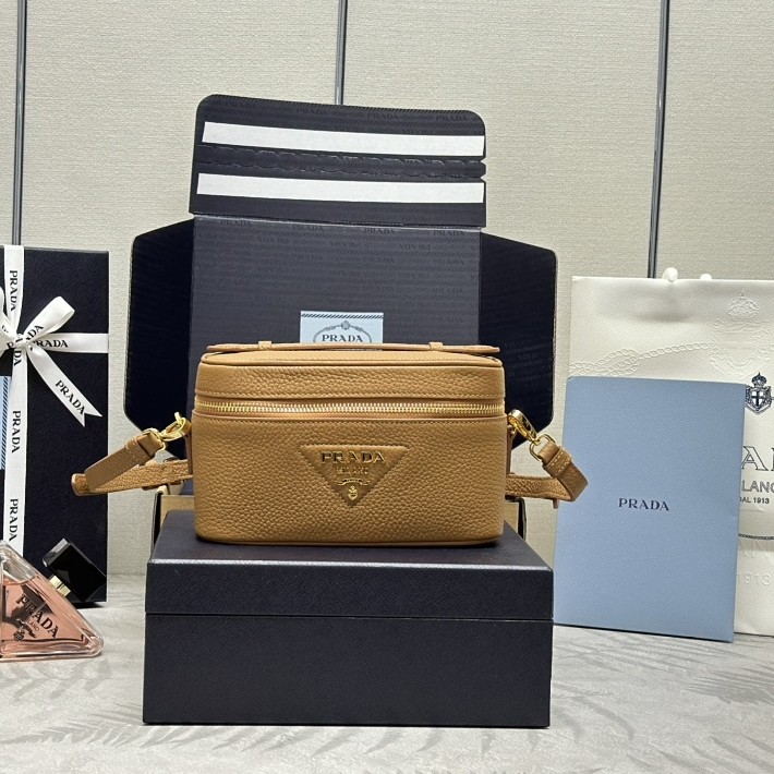 프라다 베니티 미니 숄더백