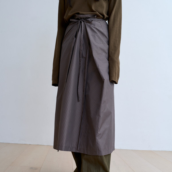 Gingham check wrap skirt (ash brown) : MONOHA