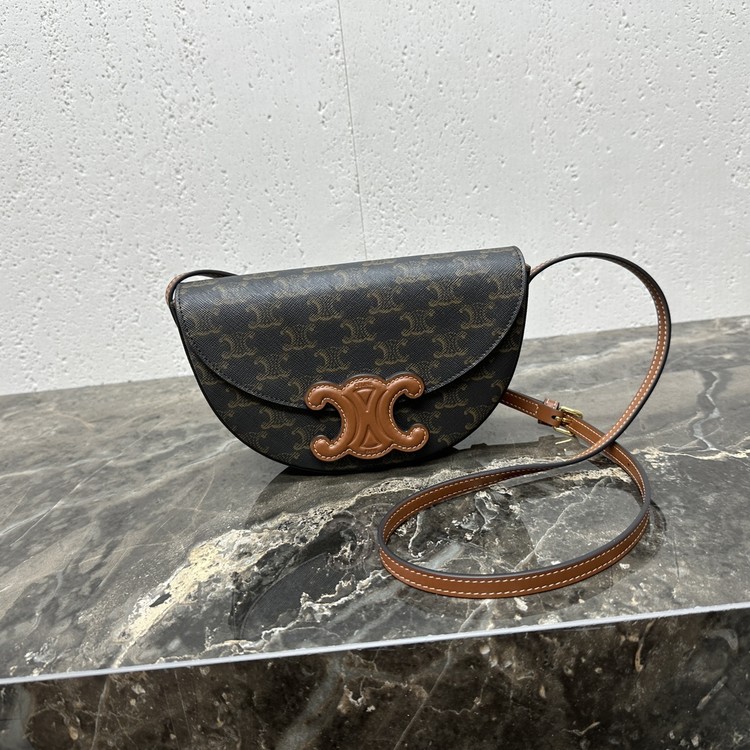 셀린느 퀴르 트리옹프 베사체 백