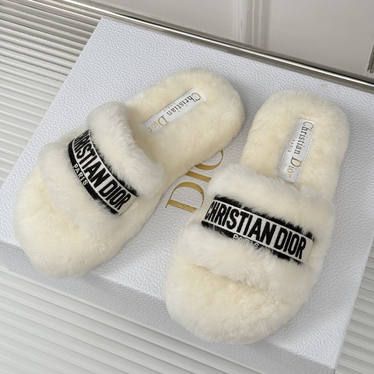 디올 시어링 로고 퍼 뮬 슬리퍼